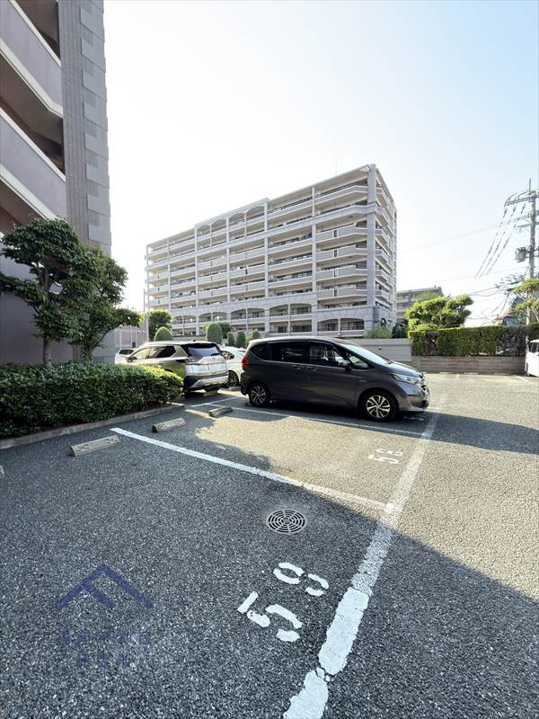 アンピール・リュエル姪浜壱番館の駐車場