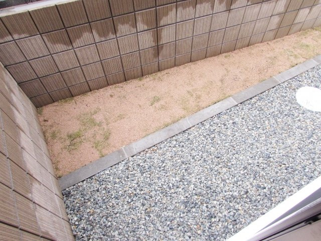 ラディエンス逆瀬川の庭