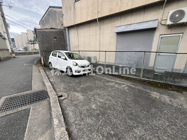 桂町6丁目貸倉庫の駐車場