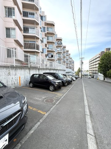 エメラルドグリーンヒルズ平岸Ⅱの駐車場