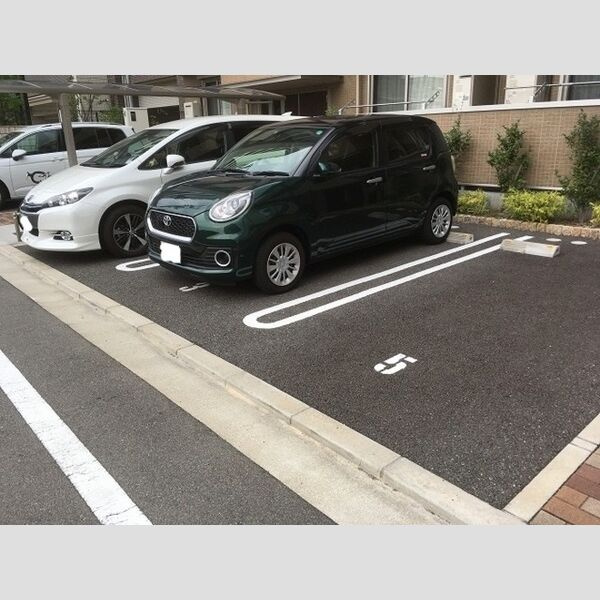 エトワールの駐車場