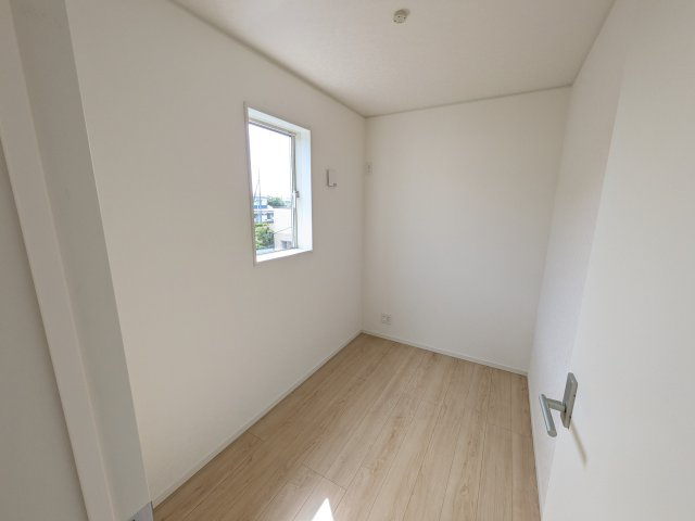 石岡市鹿の子　第1　新築戸建て　2号棟の収納|大容量のクローゼットを完備。衣類から季節家電までスッキリ片付き、空間を有効活用できます。