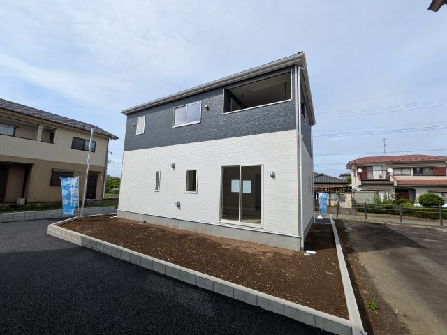 石岡市鹿の子　第1　新築戸建て　2号棟の前面道路含む現地写真|写真だけでは伝わらない快適さを、ぜひ現地で体感しませんか？
即日見学可能です！平日のご案内も可能です♪
お気軽にお問合せまたはお電話ください！
0297-86-8370まで【リアライズ不動産】