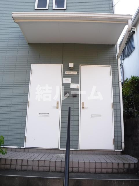 新宿区西早稲田２丁目のアパートのエントランス