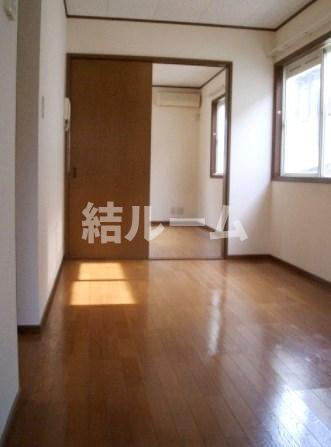 新宿区西早稲田２丁目のアパートの居間・リビング