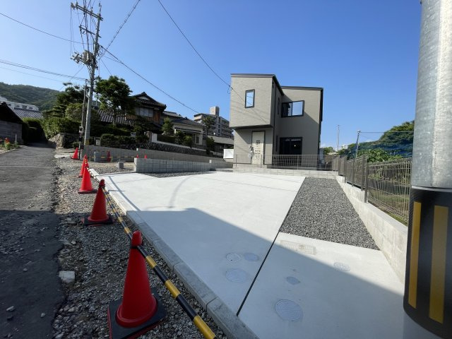古江東町（B）　新築一戸建ての駐車場|車種によりますが、4台以上の駐車が可能です。