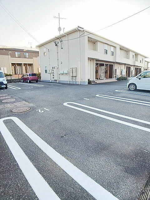 グリーンハイツ鷹取の駐車場|カースペースがあります