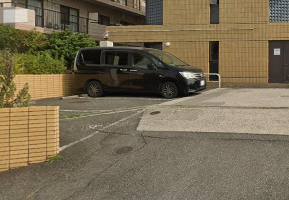 カザリヤマンションＡ棟の駐車場