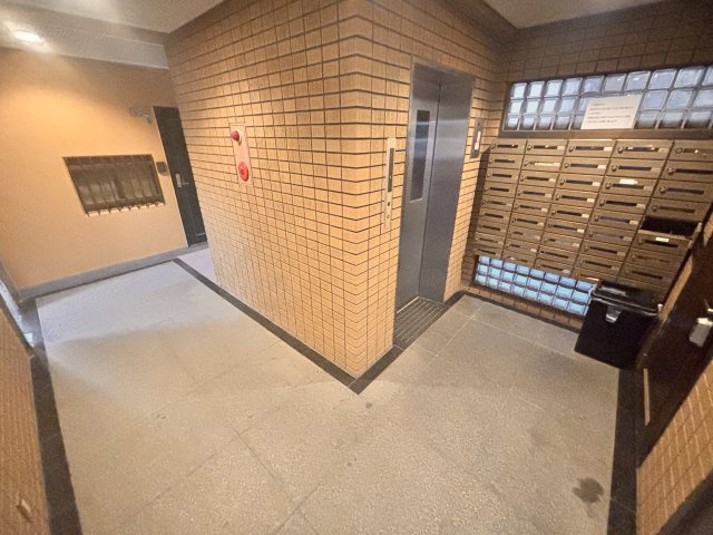 ロマネスク甲南のロビー