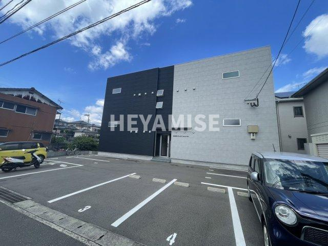 modern palazzo Isahaya Moa
