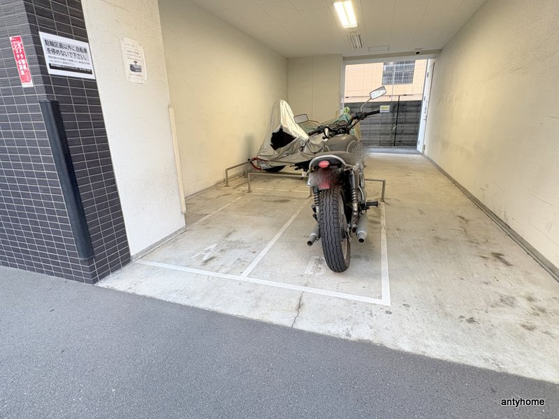 プレサンス難波ヴィータの駐車場