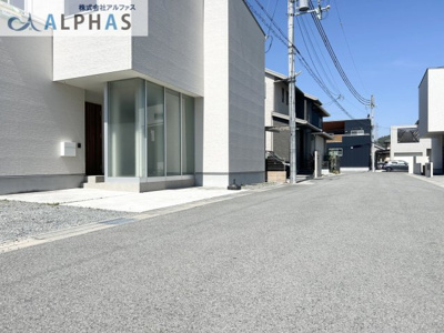 【駐車場】 | 姫路市東山　築浅一戸建て | ■前面道路幅員約6ｍあり駐車がしやすい♪