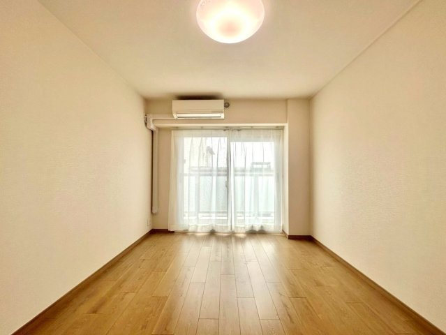 三ツ沢ハイタウン1号棟の洋室|程よい広さで圧迫感がなく、快適に過ごせるバランスの良い洋室です。