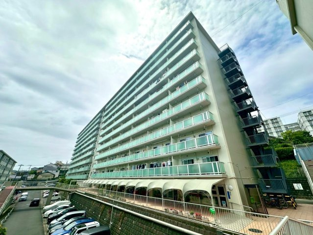 三ツ沢ハイタウン1号棟の外観|空間全体にゆとりを感じさせる設計のマンションです。