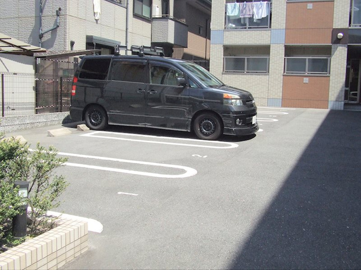 【駐車場】プリムローズマンション 