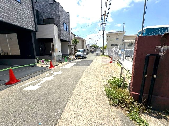 【その他】 | 糟屋郡粕屋町仲原2丁目5期　2号棟（全2棟）【仲介手数料無料・0円】 | 現地写真。前面道路です。