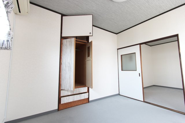 呉市両城1丁目戸建ての洋室|2階洋室