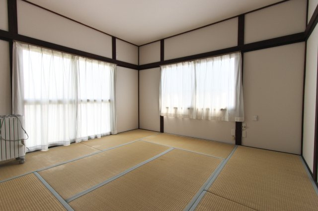 呉市両城1丁目戸建ての和室|2階8帖和室