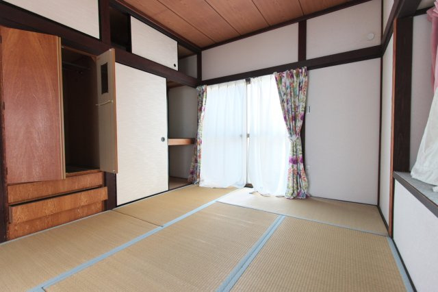 呉市両城1丁目戸建ての収納|2階6帖和室