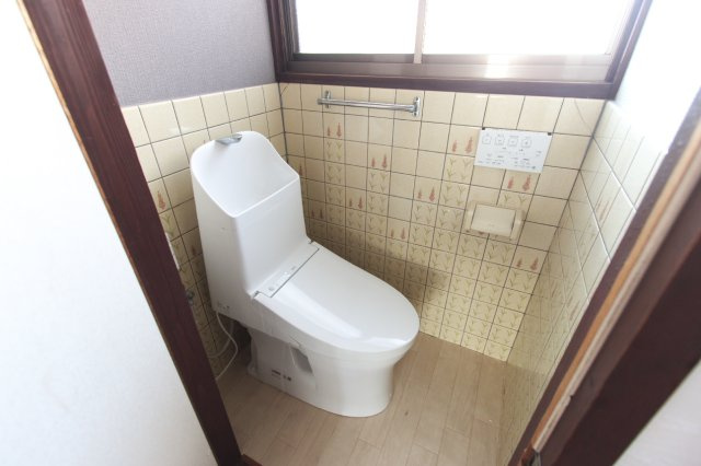 呉市両城1丁目戸建てのトイレ|2階トイレ