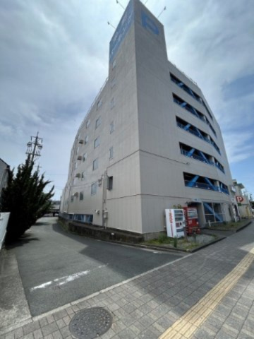 SAKAEMACHI CUBUのその他|隣接の月極駐車場（別途管理会社経由にてご契約が必要です）