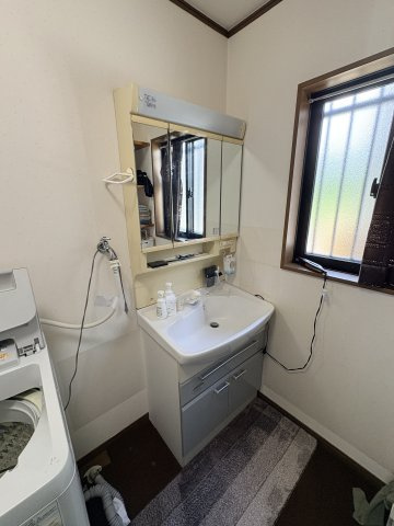 裾野市深良中古戸建の独立洗面台