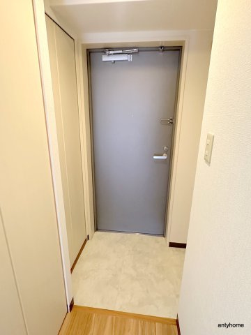 グラマシー心斎橋東　仲介手数料無料の玄関