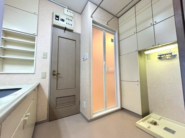 扉付きの洗面所スペース★