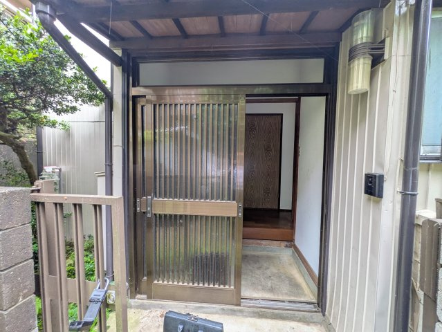 中新宿戸建のエントランス