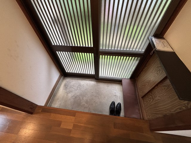 中新宿戸建の玄関