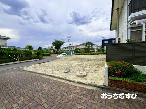 小牧市光ケ丘２丁目(全1棟)の前面道路含む現地写真