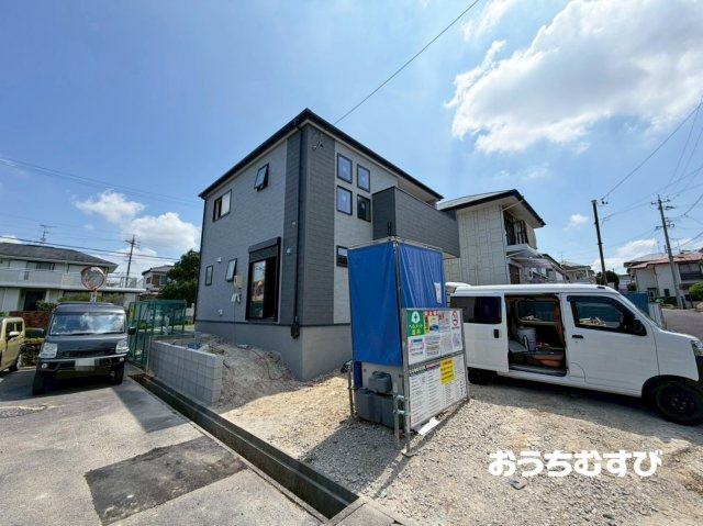 小牧市光ケ丘２丁目(全1棟)の前面道路含む現地写真