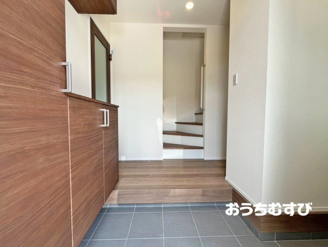 小牧市光ケ丘２丁目(全1棟)の玄関