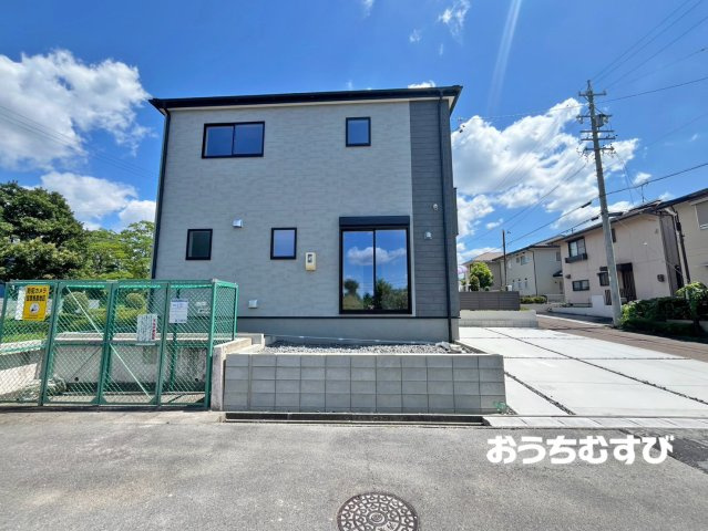 小牧市光ケ丘２丁目(全1棟)の前面道路含む現地写真