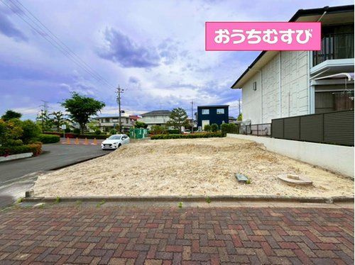 小牧市光ケ丘２丁目(全1棟)の前面道路含む現地写真