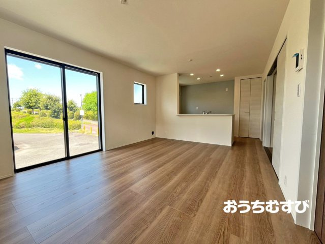 小牧市光ケ丘２丁目(全1棟)の居間・リビング