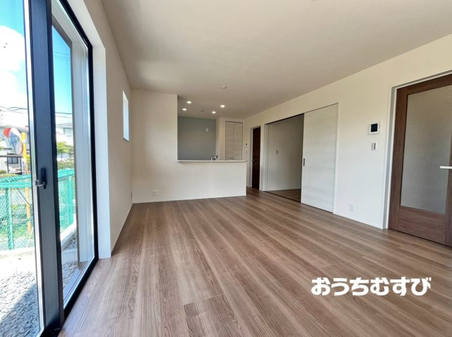 小牧市光ケ丘２丁目(全1棟)の居間・リビング