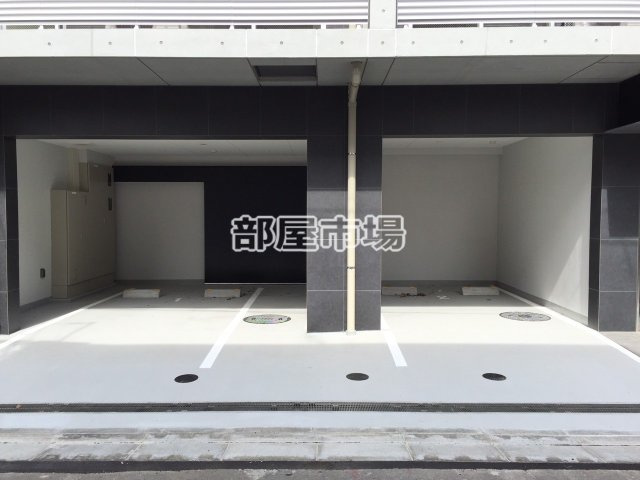 ARTESSIMO SALIREの駐車場