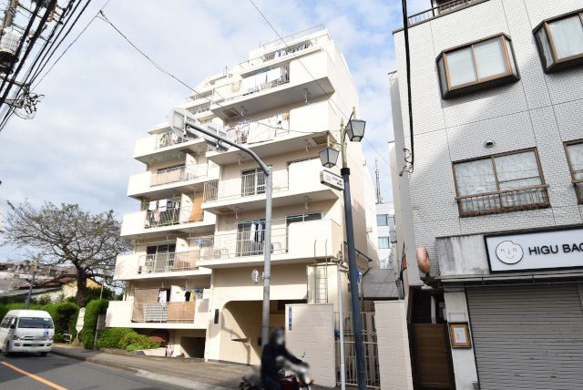 【外観】 | 宮本37ハイツ | さほど大きなサイズではありませんが、清潔感があり、好感の持てるマンション外観。ぜひ一度、現地でご覧ください。～即日のご見学可能～　お問合せはお気軽にどうぞ。

