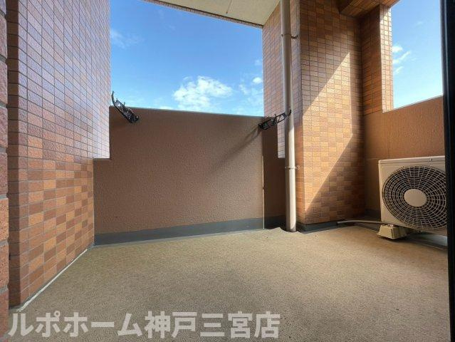 プレサンス新神戸のバルコニー