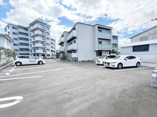 ラ・ルーチェ 東櫛原の駐車場