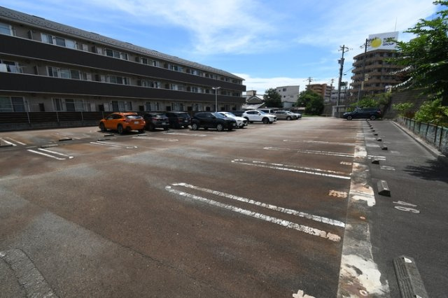 D-room五福の駐車場