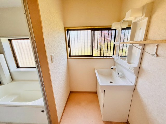 古河市尾崎　中古戸建の洗面所