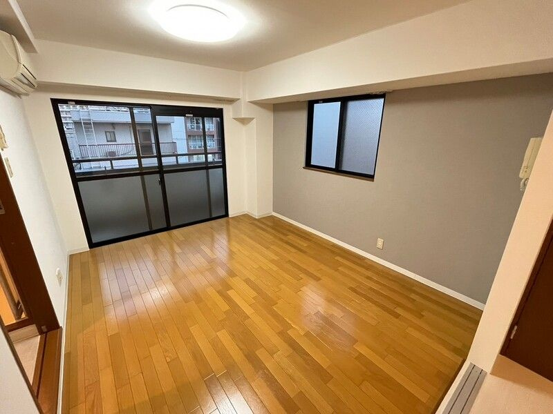 大阪市浪速区桜川２丁目の賃貸マンションの居間・リビング