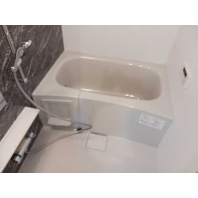 岐阜市日野東１丁目のアパートの浴室