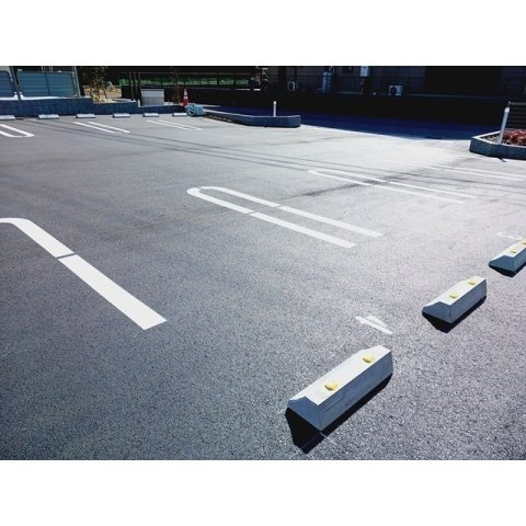 各務原市川島小網町のアパートの駐車場