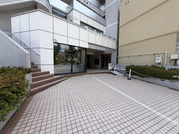 グランドハイツ石堂のエントランス