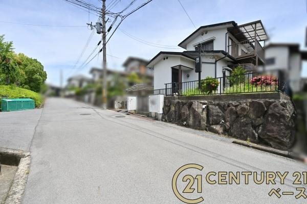 北葛城郡上牧町桜ケ丘１丁目　建築条件なし土地の前面道路含む現地写真|■現地撮影写真■落ち着いた雰囲気の閑静な住宅地内です！