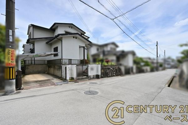 北葛城郡上牧町桜ケ丘１丁目　建築条件なし土地の前面道路含む現地写真|■現地撮影写真■ 前面道路は６ｍ以上と広くゆったりしています！