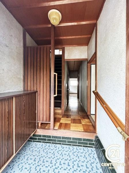 北葛城郡王寺町畠田５丁目　一戸建の玄関|すっきりとした明るい玄関が家族やお客様を迎えてくれます！